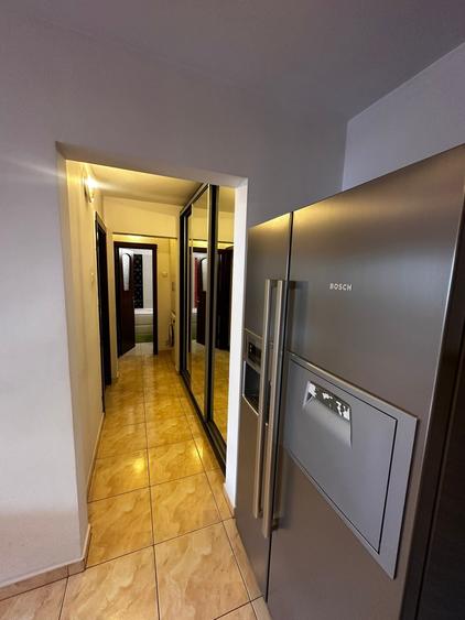 Apartament cu 3 camere decomandat, mobilat în Baza 3