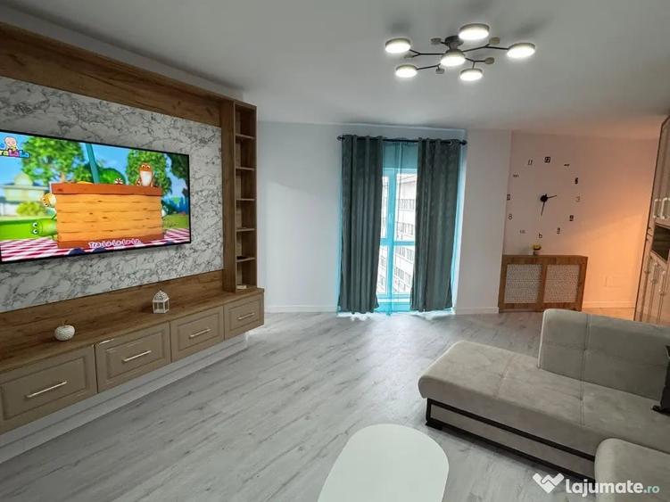 Apartament cu 2 camere semidecomandat, mobilat în Păcii