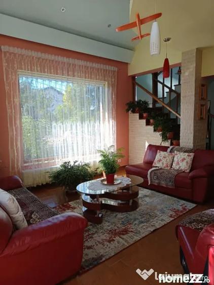 Casă cu 5 camere cu Teren 698 Mp în Albert