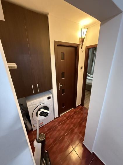 Apartament cu 3 camere semidecomandat în 1 Decembrie 1918