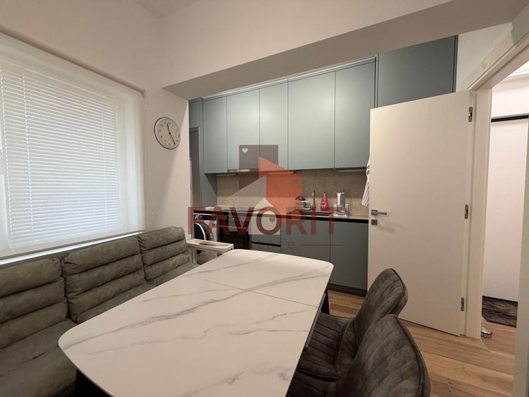 Apartament cu 4 camere decomandat, mobilat în Central