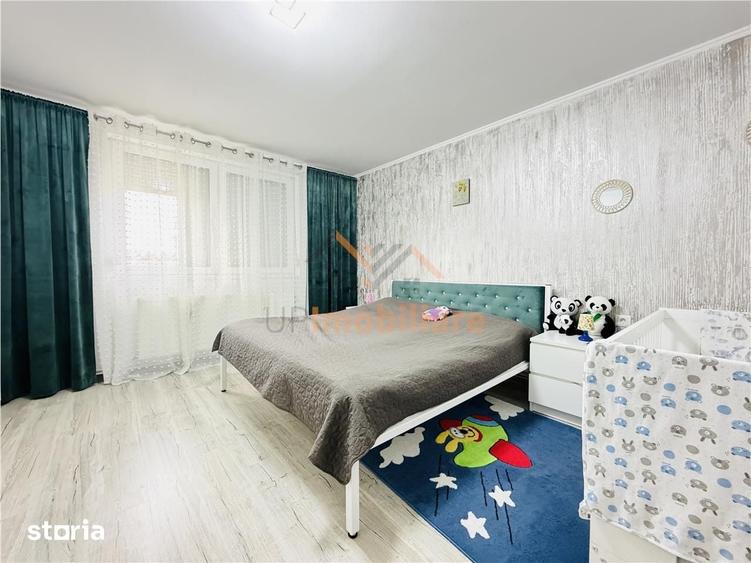 Casă cu 5 camere cu Teren 1000 Mp în Girișu de Criș