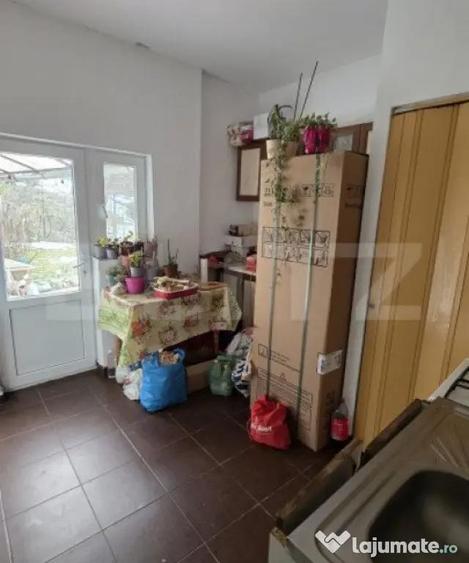 Casa de vanzare, cu 4 camere, 120 mp, teren de 700 mp, zona - 6