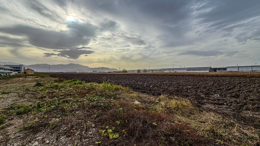 Teren industrial, intravilan, cu utilitati, Stupini, 11.600 mp - 1