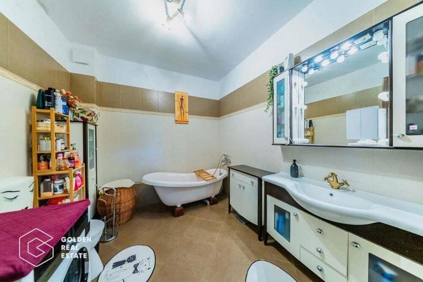 Vila spatioasa cu cinci dormitoare ?i teren generos de 1440 m in Aradul Nou - 19