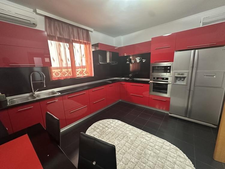 Vila individuala de vanzare cu 8 camere in zona 13 Septembrie - 11