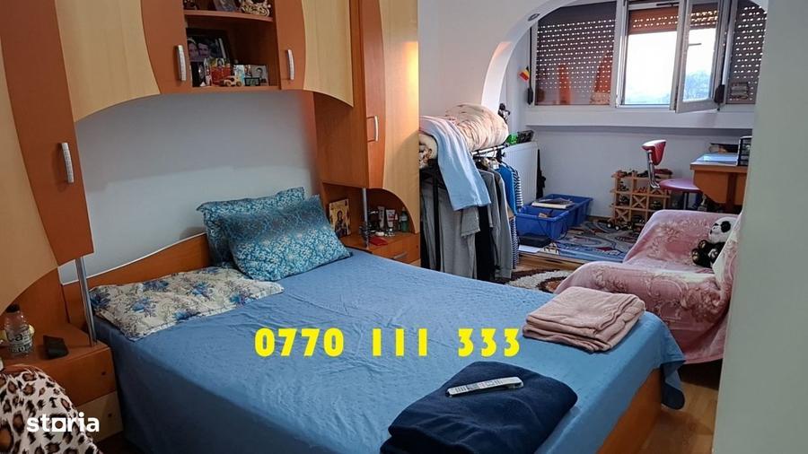 Apartament cu 3 camere decomandat în Central