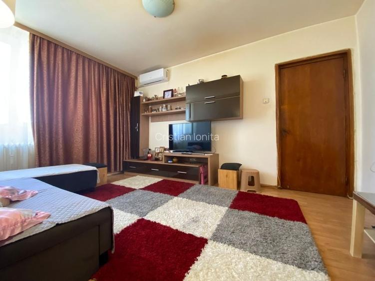 Apartament cu 3 camere semidecomandat în Drumul Taberei Apartament cu 3 camere semidecomandat în Drumul Taberei