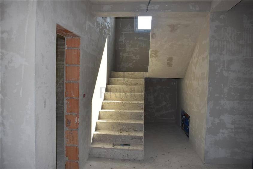 Casa individuala - garaj- finisaje premium - asfalt - toate utilitatile - 9