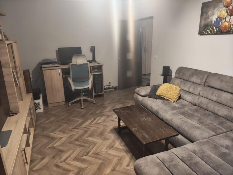 Vând apartament etaj 1 - 10