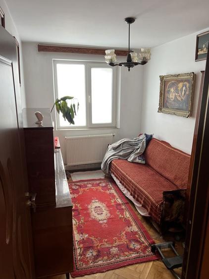 Vand Apartament 4 csmere, zona Cina - 11
