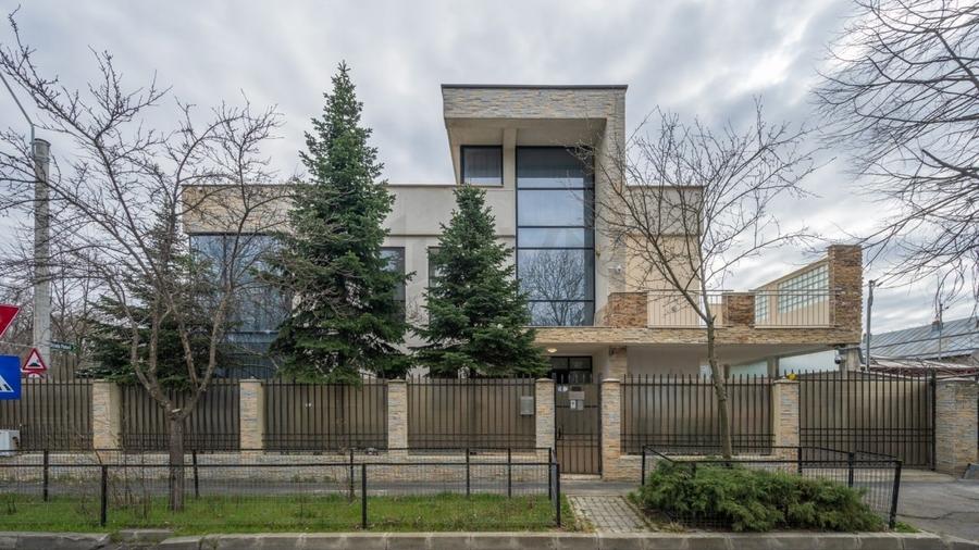 REV2004657 Casa moderna cu influente mediteraneene l Jandarmeriei - 1