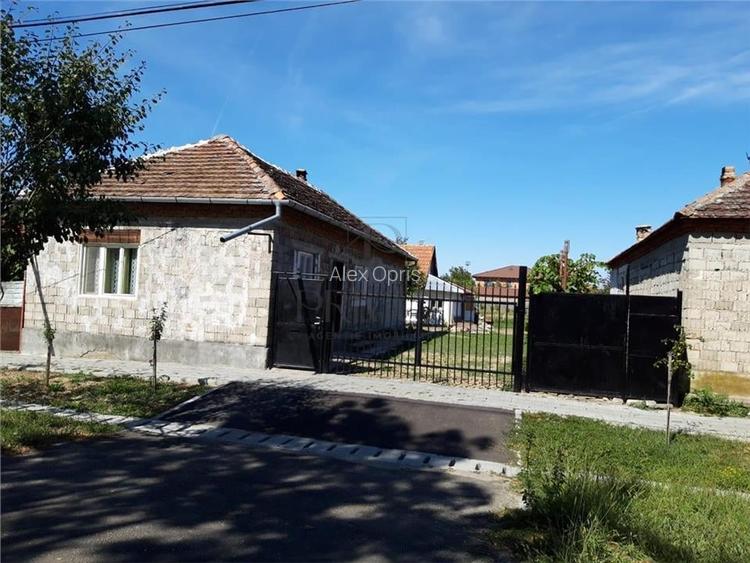 Casă cu teren generos de 1057 mp ? Ghiroda, zona centrală Casă cu teren generos de 1057 mp ? Ghiroda, zona centrală