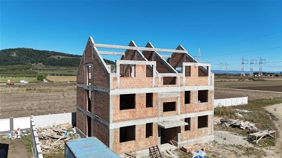 Teren cu bloc rezidential de vanzare,  P+1+M, 6 apartamente, investitie sigura, - 2