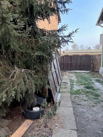 Casă de vânzare situată central în localitatea Cristești Mureș - 2