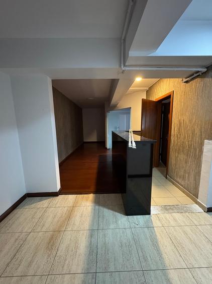 Vitan Mall stradal -bloc 2012- birou - 2