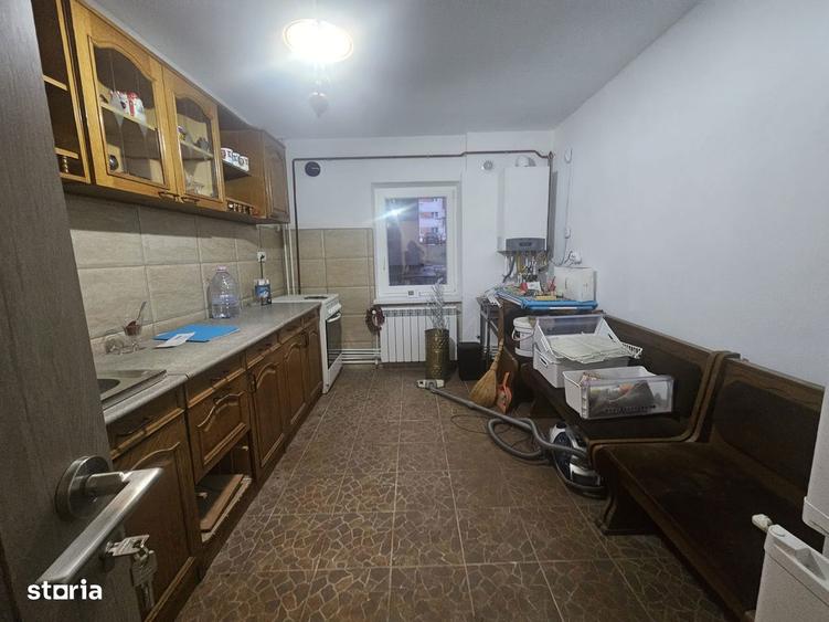 Obcini, parter- vand apartament de 3 camere, perfect spatiu/cabinet. - 4