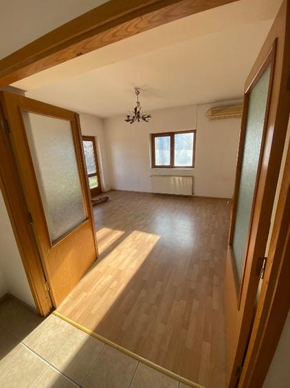 Vila cu 3 apartamente  la parter,etaj  si mansarda - 7