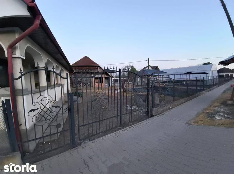 Casa in centrul localitatii Gardani!! - 2