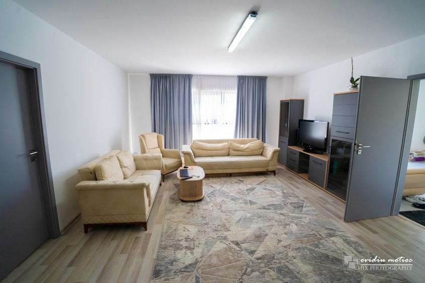 Showroom, birouri si depozit - 14