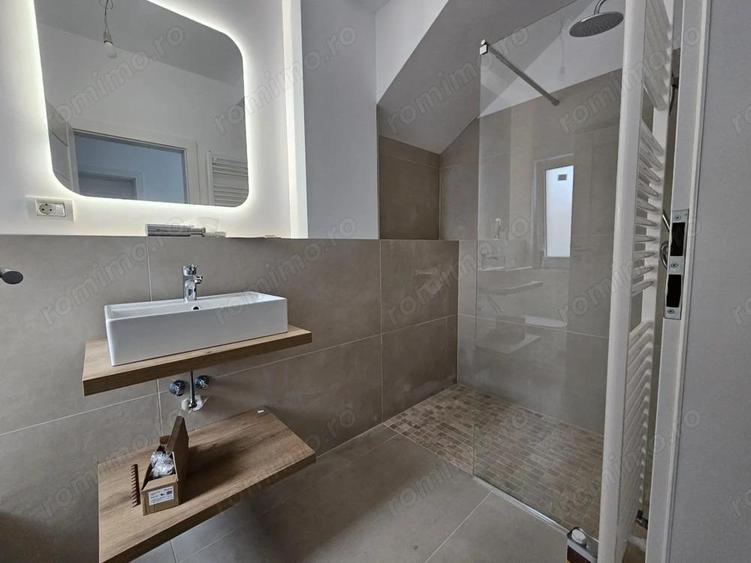 Despartit prin casa scarii! Zona buna! Asfalt! Toate utilitatile! - 3