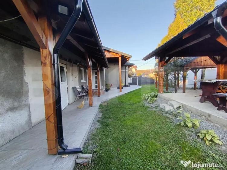 Casa cu 3 camere,baie, bucatarie,anexe.pivni?a teren 800 m - 1