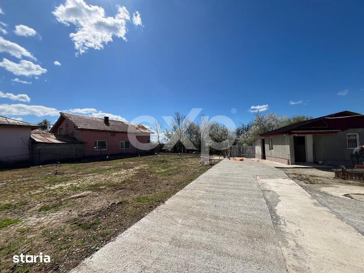 Casă cu 2 camere cu Teren 880 Mp în Broșteni