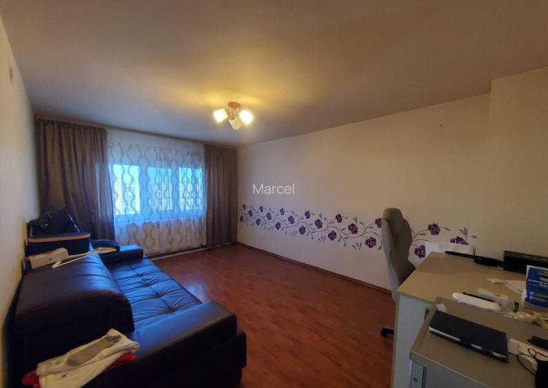 Apartament 3 camere, decomandat, 2 balcoane, 2 bai, 4/4, central Apartament 3 camere, decomandat, 2 balcoane, 2 bai, 4/4, central