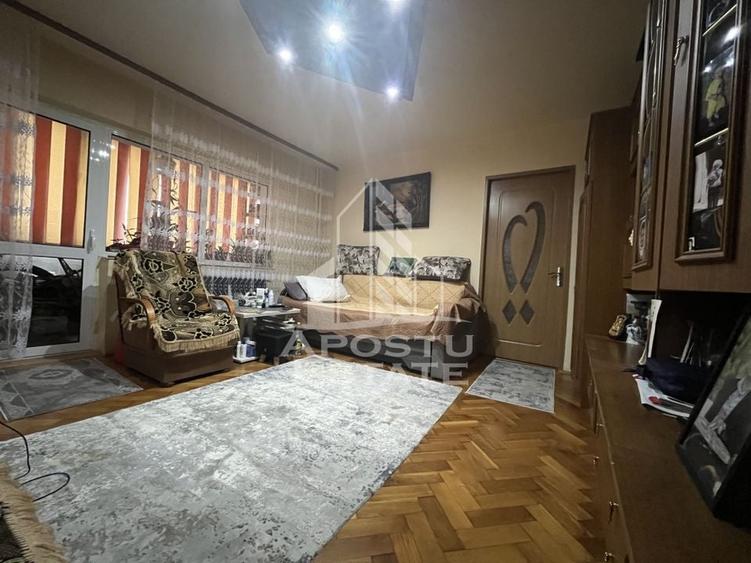 Apartament cu 3 camere,2 bai, etajul 1,centrala proprie,zona Girocului - 1