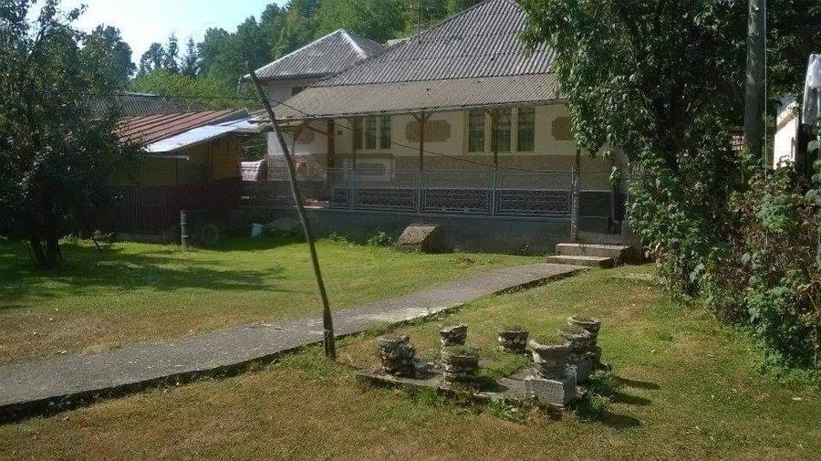 Casa ?i teren de vanzare - 2