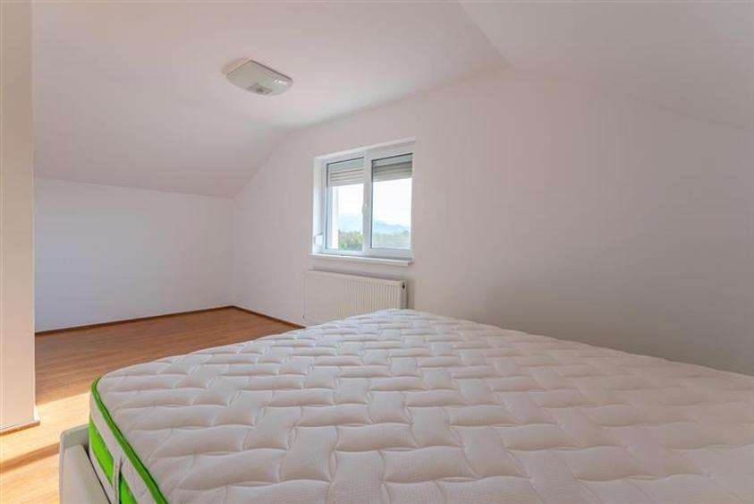 Vila noua, terasa, curte, garaj, cadru armonios, Sanpetru, Brasov - 12