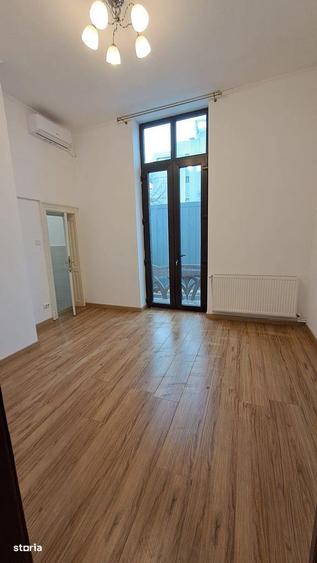 Apartament 3 camere,curte pentru o masina. Centrala proprie! - 1