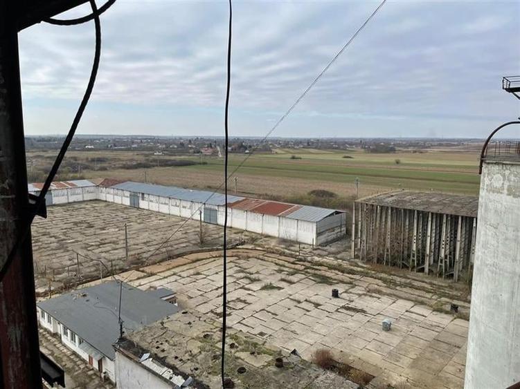 Oportunitate in Peris- teren, spatii industriale, silozuri 18000 tone- inchirier - 1