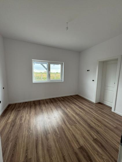 Duplex pe parter, despărțit prin baie, 3 camere, Posibilitate de mansardare - 8