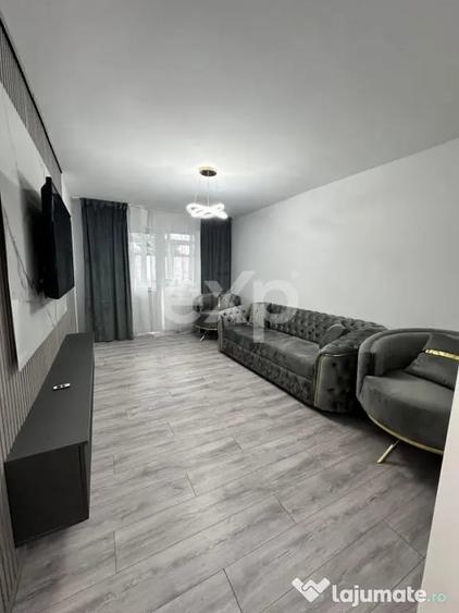 Apartament cu 3 camere decomandat în Micro 8