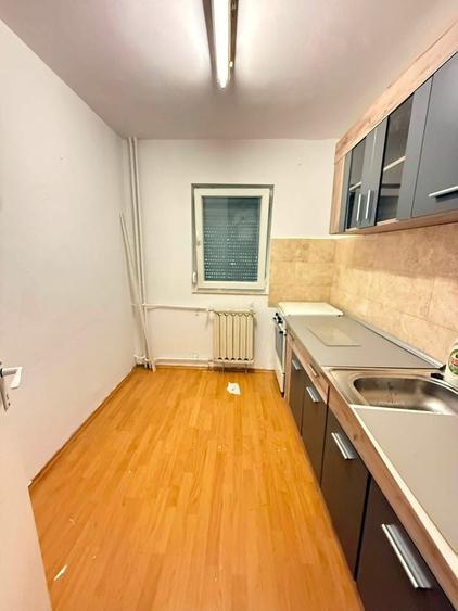 Apartament decomandat 3 camere , zona Decebal - 2