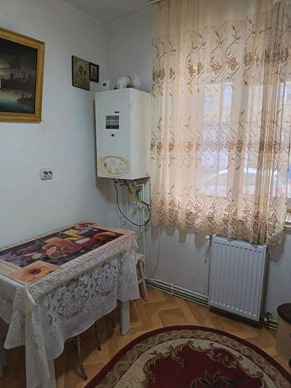OCAZIE!Vand apart 2 camere D,50mpla Parter CU GRADINA in Galata ap de LIDL - 4