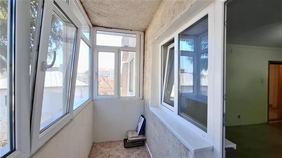 Apartament 2 camere , et 2, Ct, liber, Gara -Lic. Economic - 12