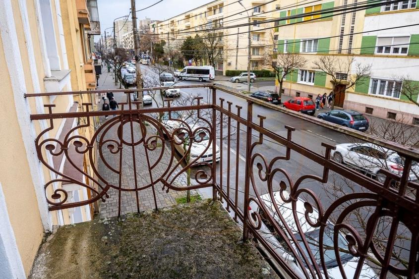 De Vanzare Apartament in casa Central - 10