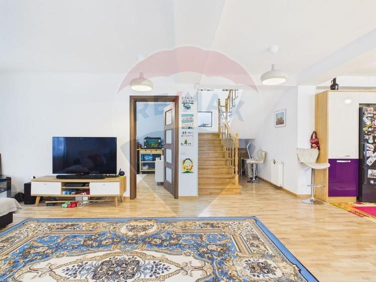 Vilă moderna si luminoasa 2011, cu 5 camere, 500mp curte si garaj - 3