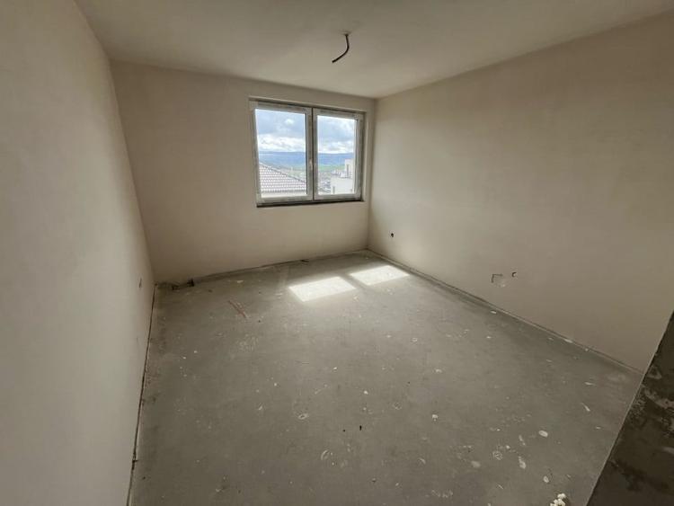 Casa individuala, 5 camere , 137mp uitli cu 415mp de teren. Dezmir - 6