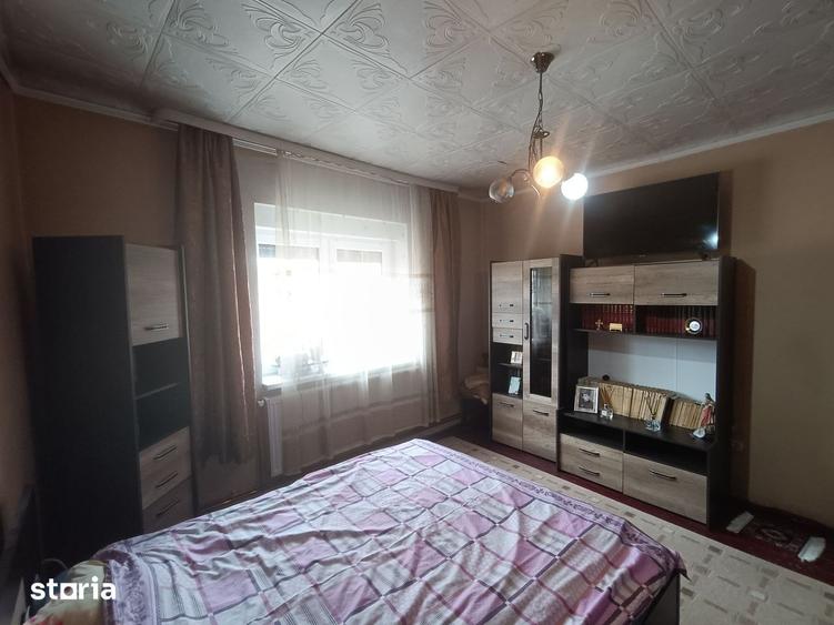 Casă cu 4 camere cu Teren 701 Mp în Central