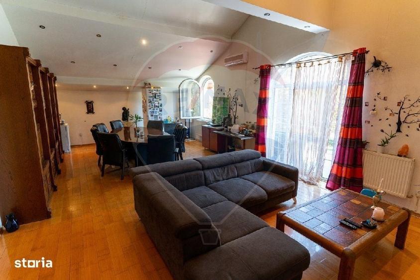 Spațiu comercial, de 700 mp, în Batiz