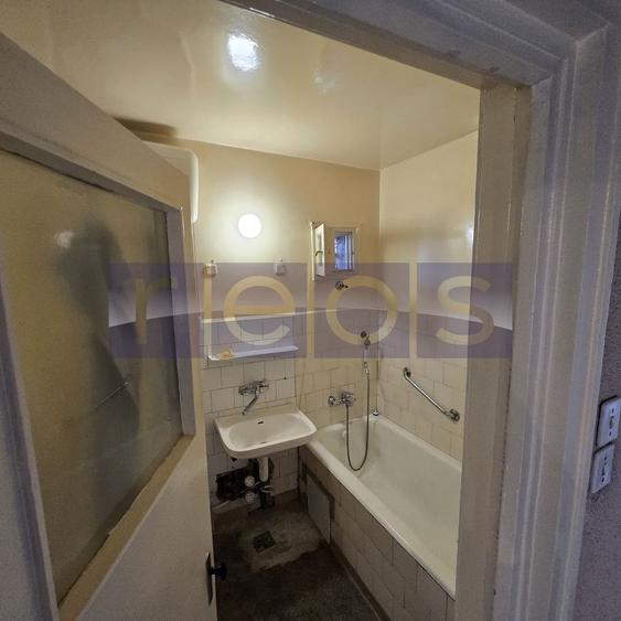Apartament cu 3 camere decomandat în Barbu Văcărescu