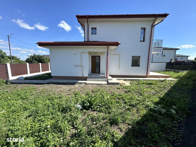 Casă cu 4 camere în Mironeasa