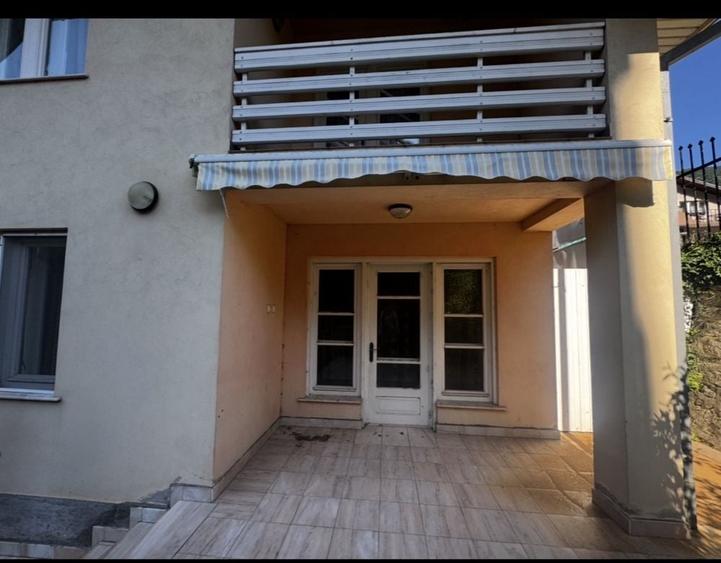 Casă cu 4 camere în Central