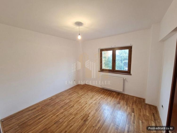 Apartament cu 4 camere semidecomandat în Triaj