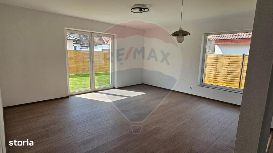 Casă cu 3 camere cu Teren 300 Mp în Central