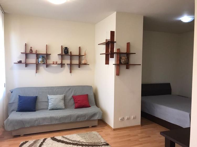 Garsonieră decomandată în Central