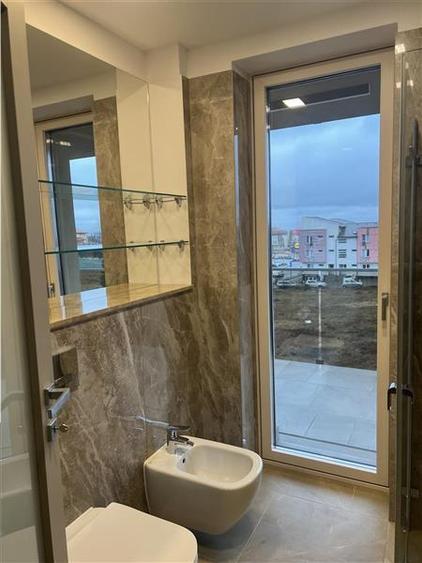 Apartament cu 3 camere semidecomandat, mobilat în Bună Ziua